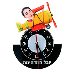 שעון קיר עם דמות באיור ממוחשב